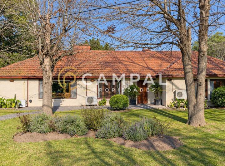 Casa · 190m² · 5 Ambientes · 2 Cocheras