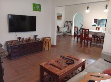 Casa · 260m² · 5 Ambientes · 1 Cochera · Venta de Casa 5 Ambientes El Palomar