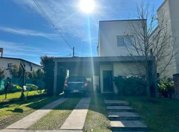 Casa · 116m² · 3 Ambientes · 1 Cochera · Venta Casa Barrio Privado Alto del Cevil 1