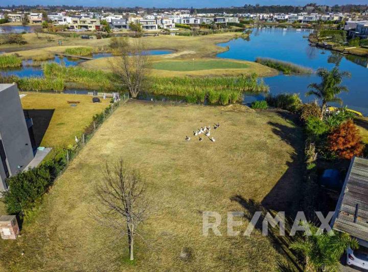 Terreno · 920m²