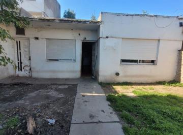 Casa · 78m² · 3 Ambientes · Venta Casa 3 Amb Hurlingham a Reciclar Lote Propio