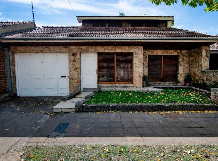 Casa · 245m² · 5 Ambientes · 3 Cocheras