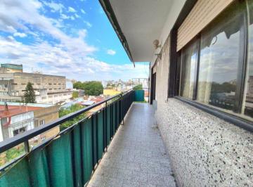 Departamento · 88m² · 4 Ambientes · Depto. 4 Amb. en Villa del Parque Para Refaccionar