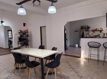 Casa · 220m² · 4 Ambientes · 1 Cochera · Casa 4 Amb Banfield - Garage Apto Credito