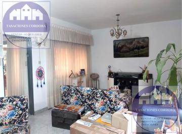 Casa · 206m² · 8 Ambientes · 3 Cocheras · Venta Casa Gigante en General Paz!