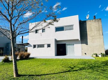 Casa · 260m² · 6 Ambientes · 5 Cocheras · Casa en Venta, 6 Ambientes en Barrio Islas, El Canton, Escobar, Gba Norte