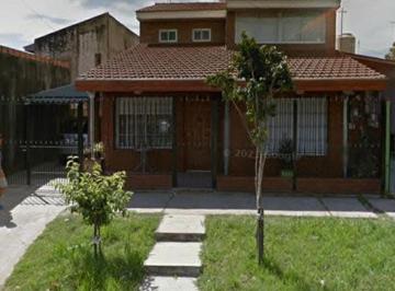 Casa de 3 ambientes, Florencio Varela · Chalet 2 Plantas + Departamento