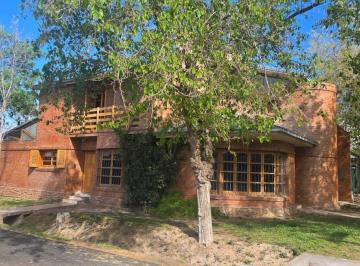 Casa · 330m² · 7 Ambientes · 3 Cocheras · Vendo Permuto Financio - Casa Estilo Americana en San Rafael Mendoza