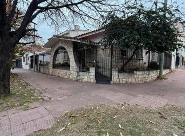 Casa · 235m² · 4 Dormitorios · 1 Cochera · Casa en General Paz