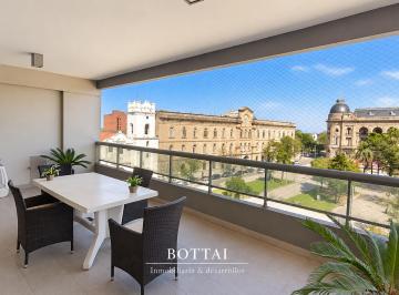 Departamento de 6 ambientes, Ciudad de Santa Fe · Frente a Plaza 25 de Mayo y Casa de Gobierno!