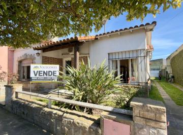 Casa de 3 ambientes, Ranchos · Casa de 225 m² Construidos en Ranchos Partido de Gral. Paz.