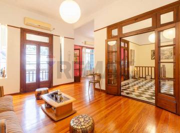 PH · 184m² · 5 Ambientes · PH Único con Quincho y Terraza - Villa Crespo.
