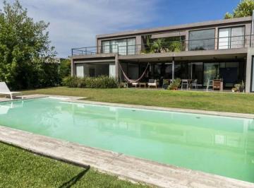 Casa de 6 ambientes, Escobar · Exclusiva Casa en Venta 6 Ambientes 500 m² Cubiertos en Haras Santa Maria - Escobar