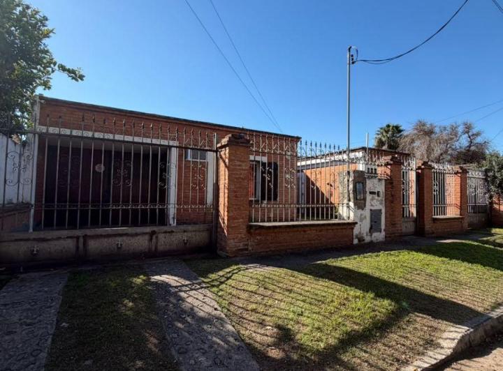 Casa · 234m² · 7 Ambientes · 2 Cocheras