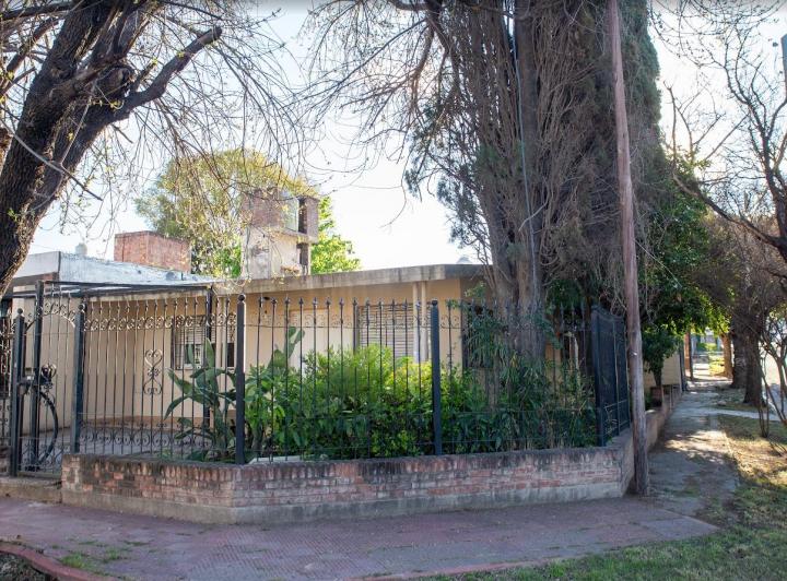 Casa · 208m² · 10 Ambientes · 2 Cocheras
