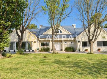 Casa · 318m² · 5 Ambientes · 1 Cochera · Casa Chalet en Venta en San Diego, Francisco Álvarez, Moreno