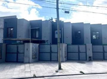 Casa de 3 ambientes, Moreno · Hermoso Dúplex de 3 Ambientes con Cochera en Paso del Rey Centro Lado Norte.