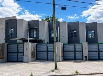 Casa de 3 ambientes, Moreno · Hermoso Dúplex de 3 Ambientes con Cochera en Paso del Rey Centro Lado Norte.