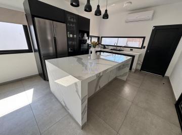 Casa · 100m² · 3 Ambientes · 8 Cocheras · Casa en General Pacheco