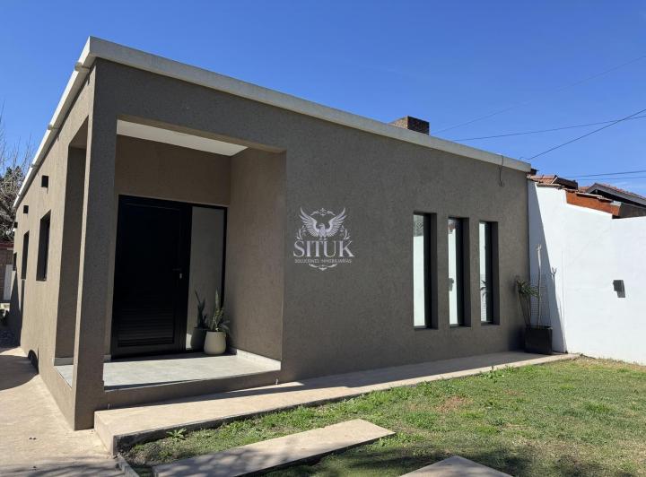 Casa · 100m² · 3 Ambientes · 8 Cocheras
