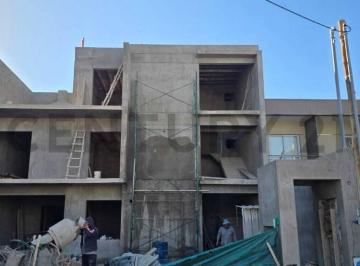 Departamento · 75m² · 5 Ambientes · 1 Cochera · Departamento Duplex en Venta Rincón Veneto