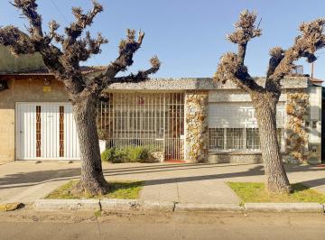 Casa · 147m² · 4 Ambientes · 1 Cochera · Venta Casa 4 Ambientes Jardin Cochera San Justo