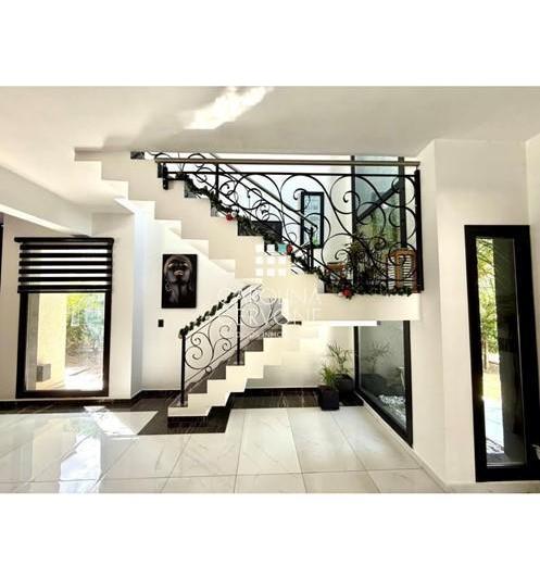 Casa · 250m² · 4 Ambientes · 1 Cochera