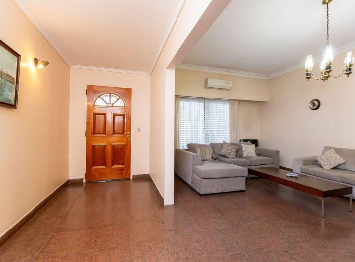 Casa · 180m² · 5 Ambientes