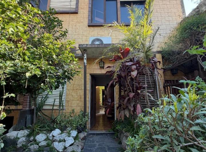 Casa · 302m² · 6 Ambientes · 1 Cochera