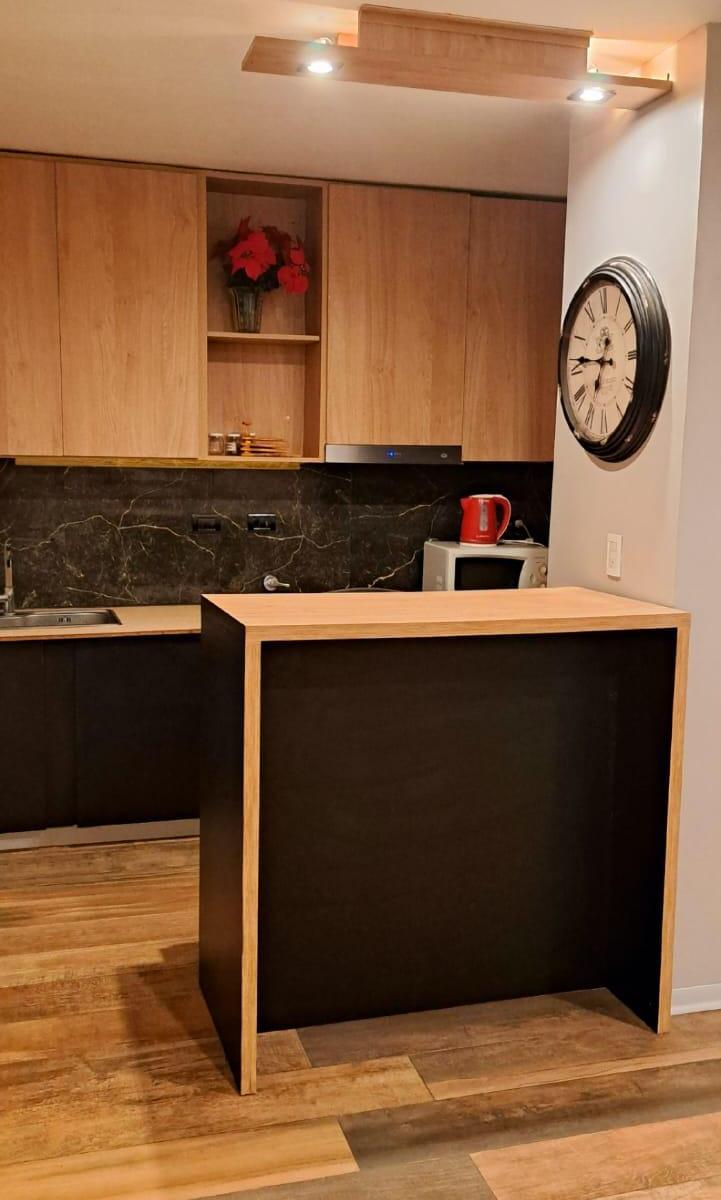 Departamento tres ambientes de 77 m² con balcón y cochera — La Perla