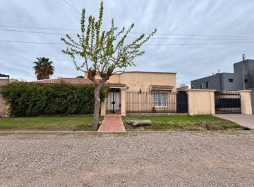 Casa · 200m² · 3 Ambientes · 1 Cochera · Venta Casa Complejo Cerrado, Villa Nueva, Guaymallen