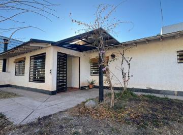 Casa de 6 ambientes, Maipú · Casa en Venta de 3 Dorm. C/ Cochera en Coquimbito