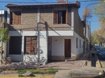 Casa · 212m² · 6 Ambientes · 1 Cochera · Venta de Casa Dos Plantas en San Jose Guaymallén