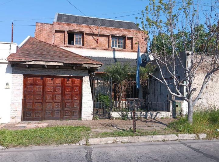 Casa · 160m² · 3 Ambientes · 1 Cochera
