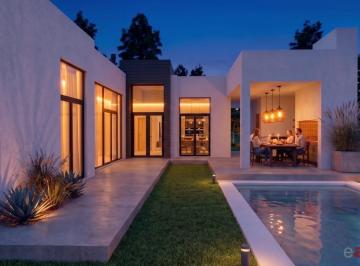 Casa · 460m² · 2 Dormitorios · 1 Cochera · Casa en Pozo Pinares del Sur
