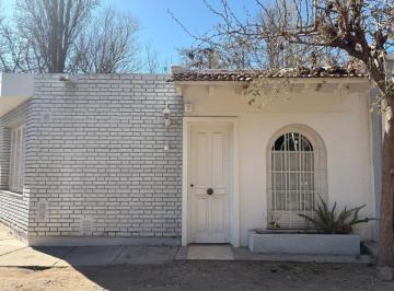Casa de 5 ambientes, Chacras de Coria · Casa de 250 m² con 3 Dorm. en Alquiler en Chacras de Coria. Callejón Semiprivado.