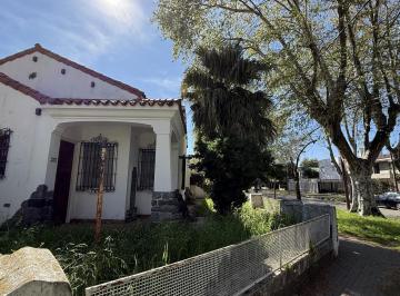Casa · 170m² · 5 Ambientes · 1 Cochera · Local en Alberdi