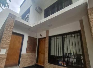 Casa · 198m² · 13 Ambientes · 2 Cocheras · Venta de Prestigiosa Casa 2 Plantas - B° Jardin Trapiche, Zona Privilegiada Godoy Cruz