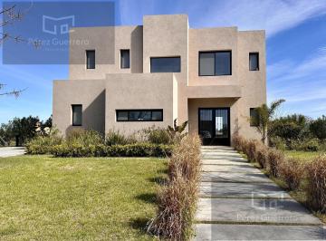 Casa · 280m² · 5 Ambientes · 4 Cocheras · Casa en Alquiler en El Canton - Golf