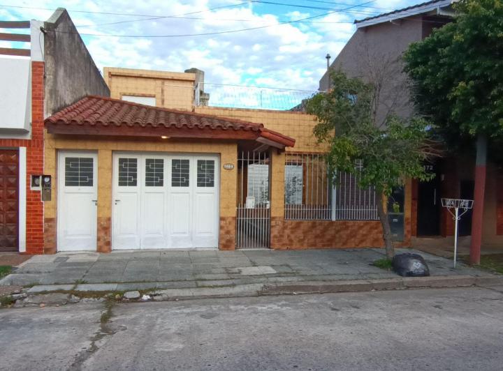 Casa · 200m² · 3 Ambientes · 1 Cochera