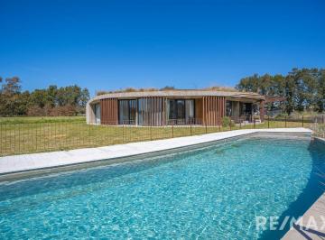 Casa · 165m² · 4 Ambientes · Venta Casa Diseño 4 Amb 1ha La Macarena. Permuta.