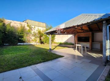Casa · 90m² · 4 Ambientes · 1 Cochera · Casa 4 Ambientes a La Venta en Grand Bourg Centro