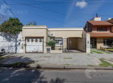 Casa · 118m² · 5 Ambientes · 2 Cocheras · Casa con Jardin y Pileta en San Martín!