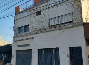 Casa de 4 ambientes, Hurlingham · Nuevo Valor Oportunidad! 2 Locales en P. B Mas Depto Tipo Casa en P. A. Mas Lote Libre Al Fondo