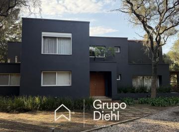 Casa · 1500m² · 5 Dormitorios · 2 Cocheras · Casa 4 Dorm. en Alquiler Country El Bosque
