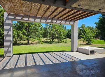 Casa · 106m² · 3 Ambientes · 2 Cocheras · Casa 3 Ambientes Galería Quincho en Lote Parquizado de 1000 m² en Costayres