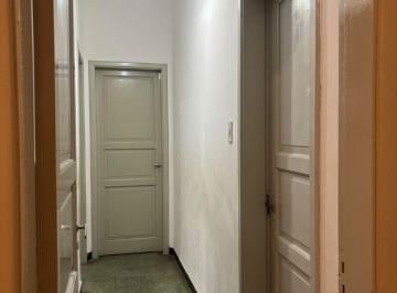 Casa de 2 ambientes, Córdoba · Excelente Casa Amplia Frente a La Plaza de Alta Córdoba.