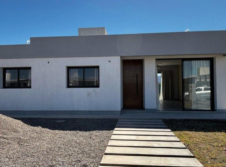 Casa · 120m² · 5 Ambientes · 2 Cocheras