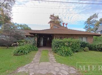 Casa · 271m² · 6 Ambientes · 2 Cocheras · Casa en Venta Barrio El Nautico Escobar