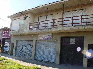 Casa · 242m² · 5 Ambientes · 1 Cochera · Gran Local y 2 Departamentos Sobre Av Fortunato de La Plaza